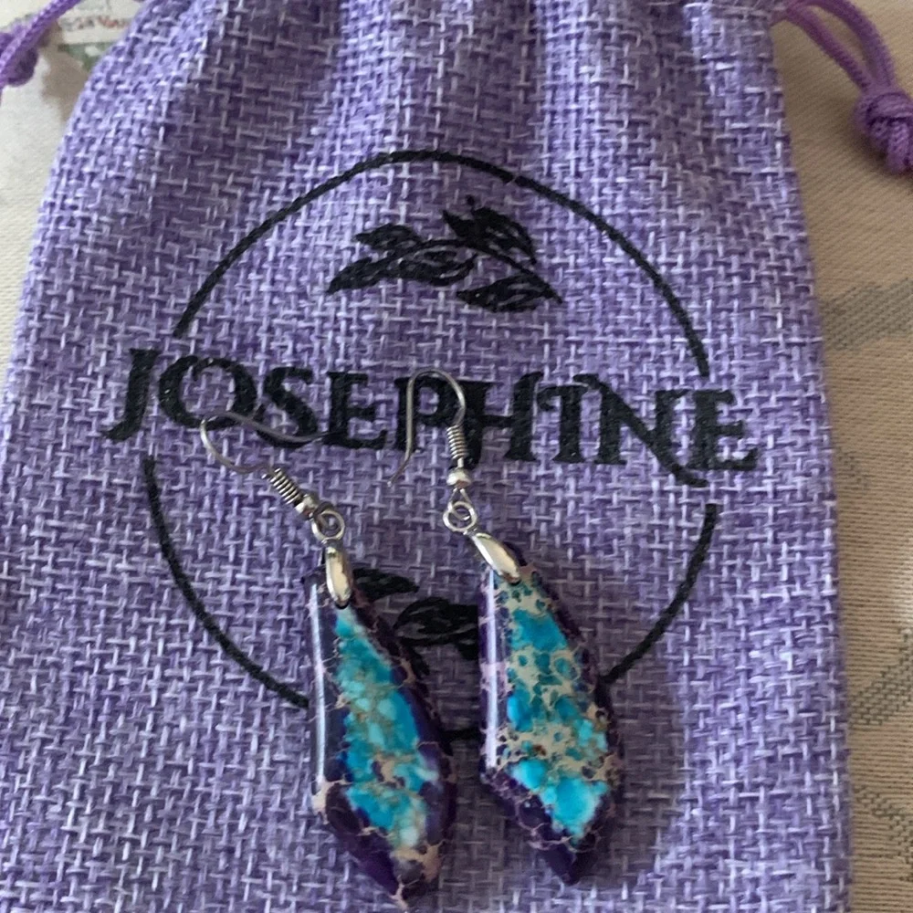 Josephine beautiful dangle stone  earrings - Picture 3 of 3